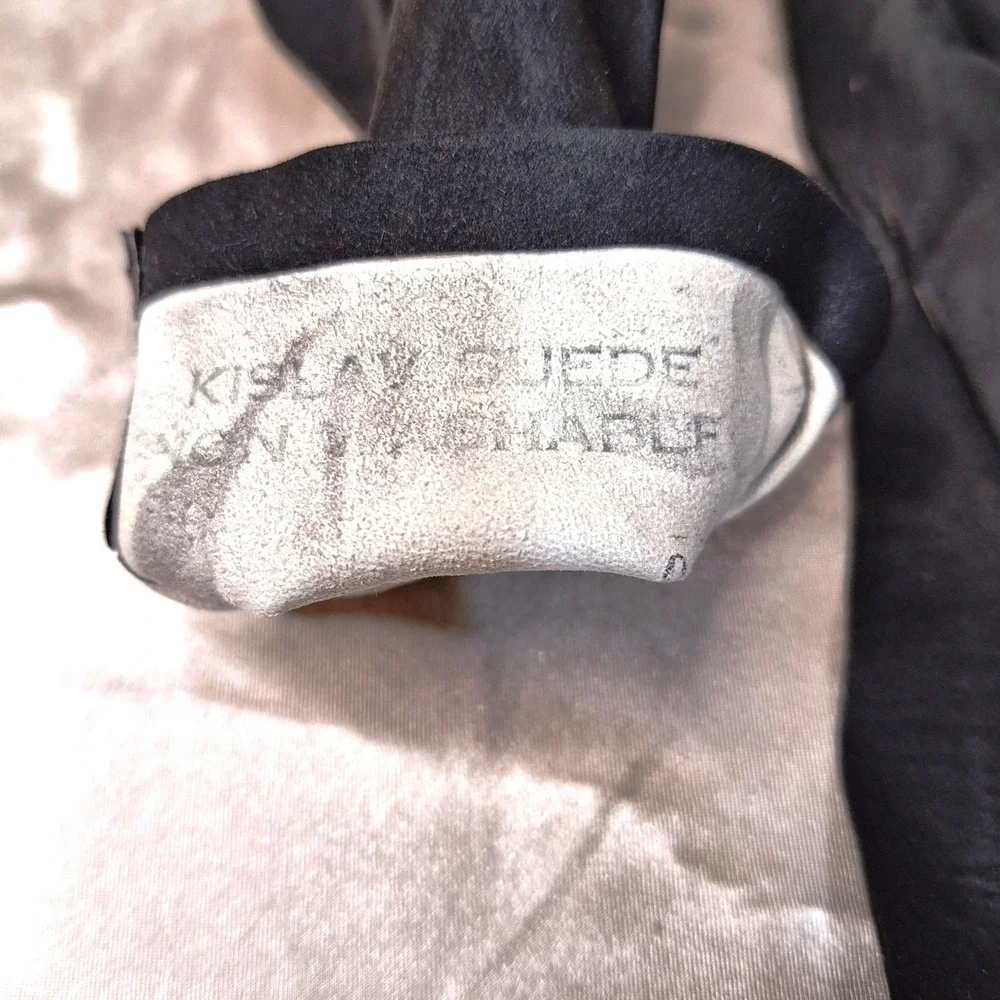 Elegant Women's black Kislov Suede gloves wth white‎ cuff trim and chain Size 7